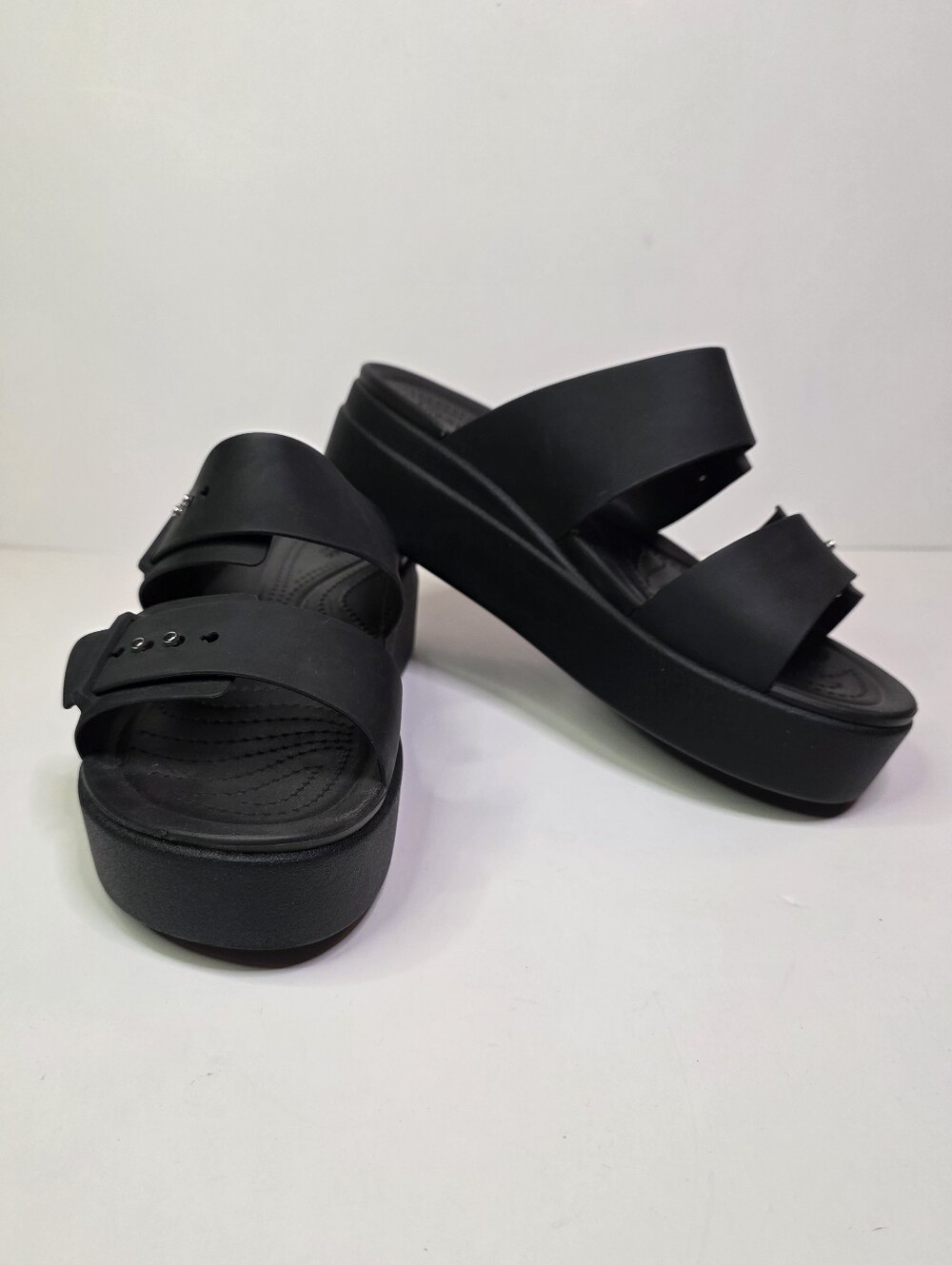 EUC Womens Crocs Brooklyn Low Wedge Sandal US Size 10 Black platform